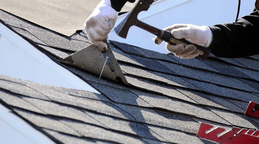 Professional gutter cleaning in Victoria, IL